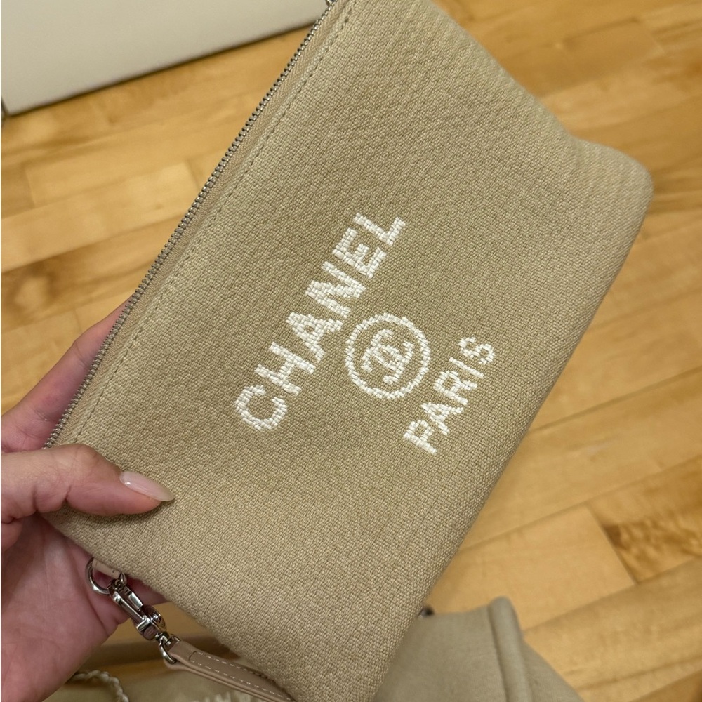 CHANEL Small Deauville Tote in beige - Picture 13 of 16